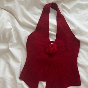 With Jean red rose top ❤️ size small, worn once! Excellent condition